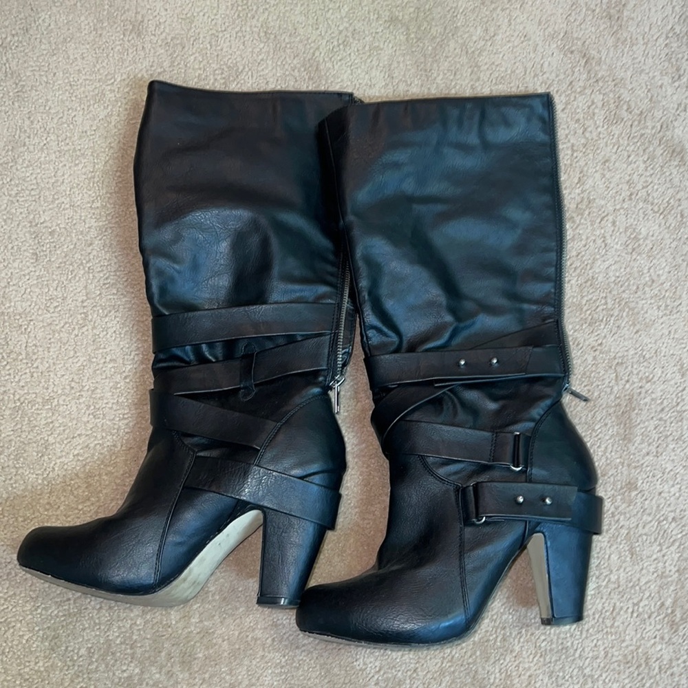 Elegant Black Heeled Boots